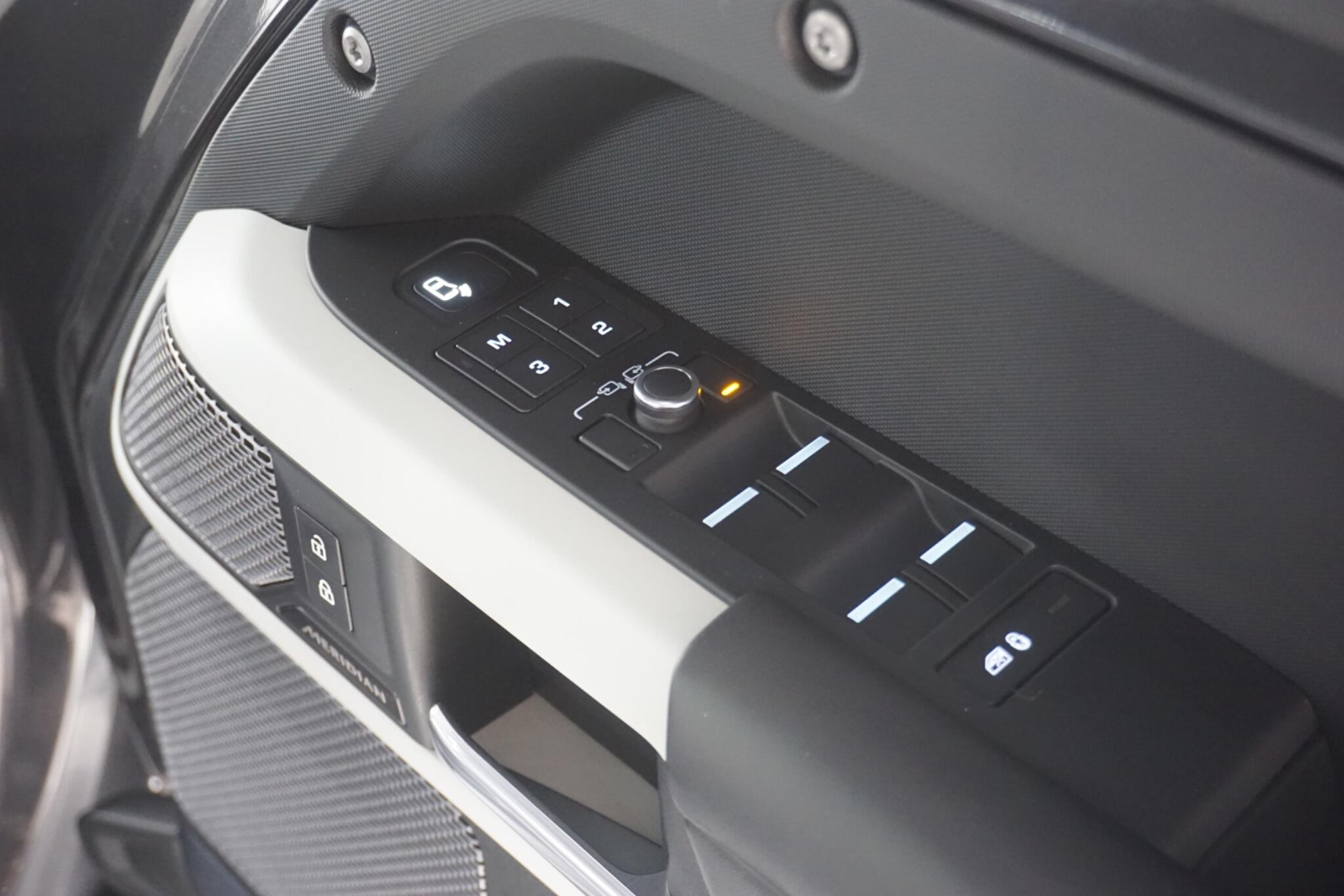 Land Rover Defender 110 3.0 D300 MHEV X-Dynamic HSE SUV 5dr Diesel Auto 4WD Euro 6 (s/s) (300 ps)